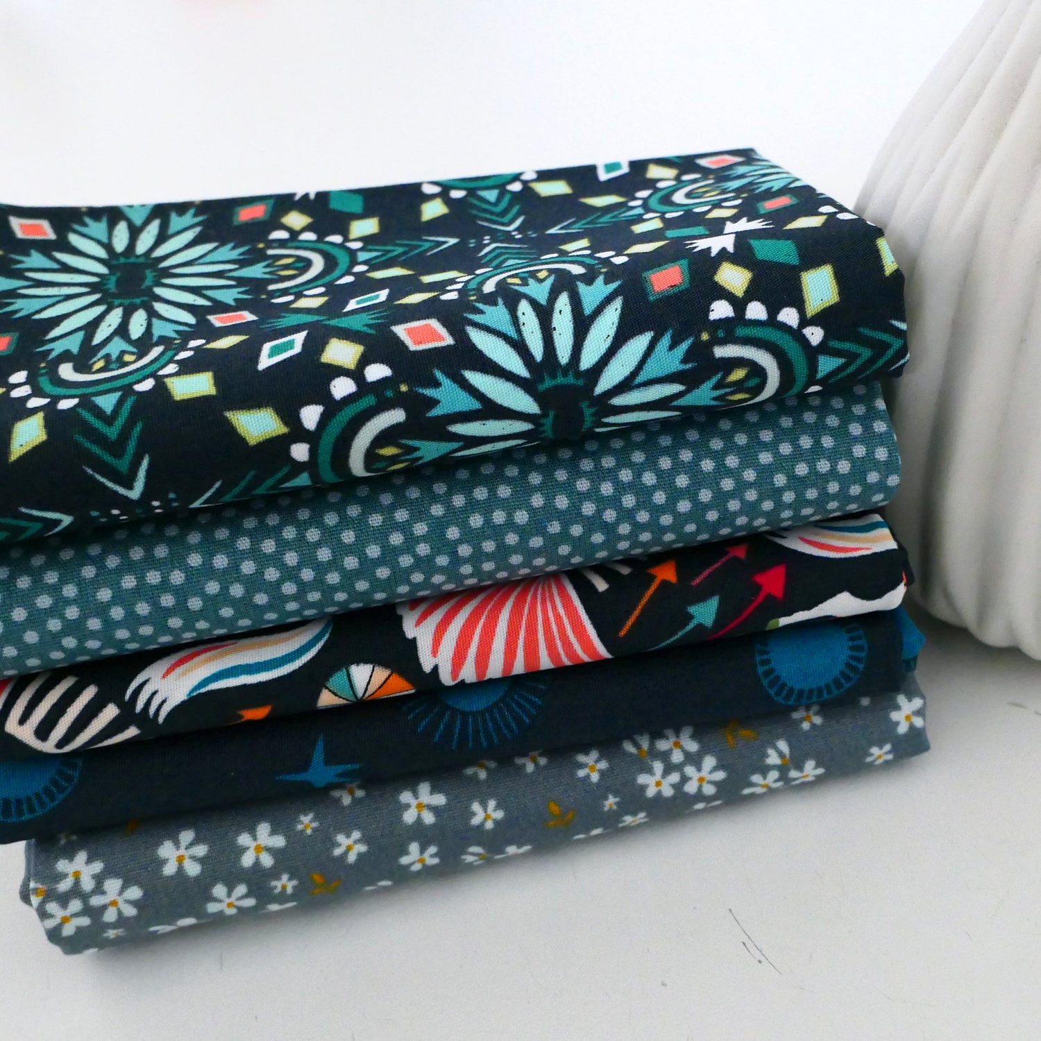 Stoffpaket 5 x Fat Quarter , Art Gallery, Kleckse, Streublumen, Baumwollstoff