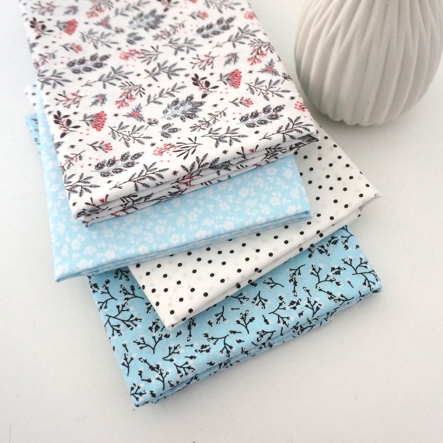 Stoffpaket, Baumwolle, Fat Quarter, Popeline, Streublumen, Hellblau, Weiß