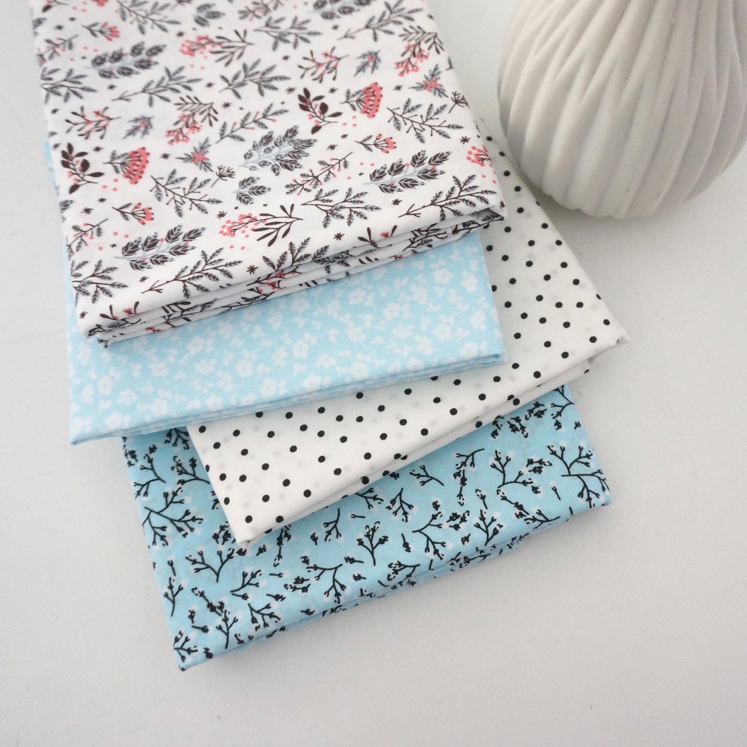 Stoffpaket, Baumwolle, Fat Quarter, Popeline, Streublumen, Hellblau, Weiß