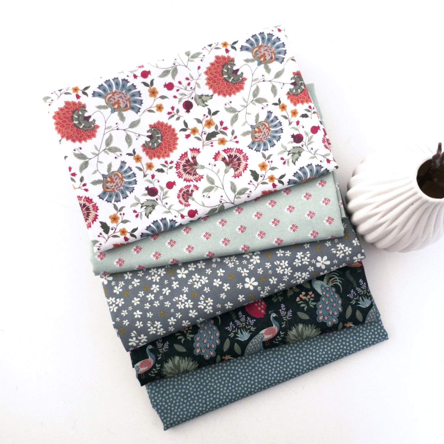 Stoffpaket, 5 Designs, Pfauen, Punkte, Blumen, Baumwolle