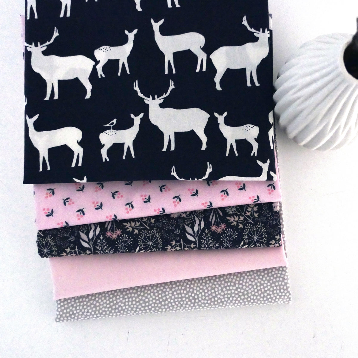 Stoffpaket Baumwolle, 5 farblich passende Designs, Dolden, Punkte, Uni, Patchwork (Kopie)