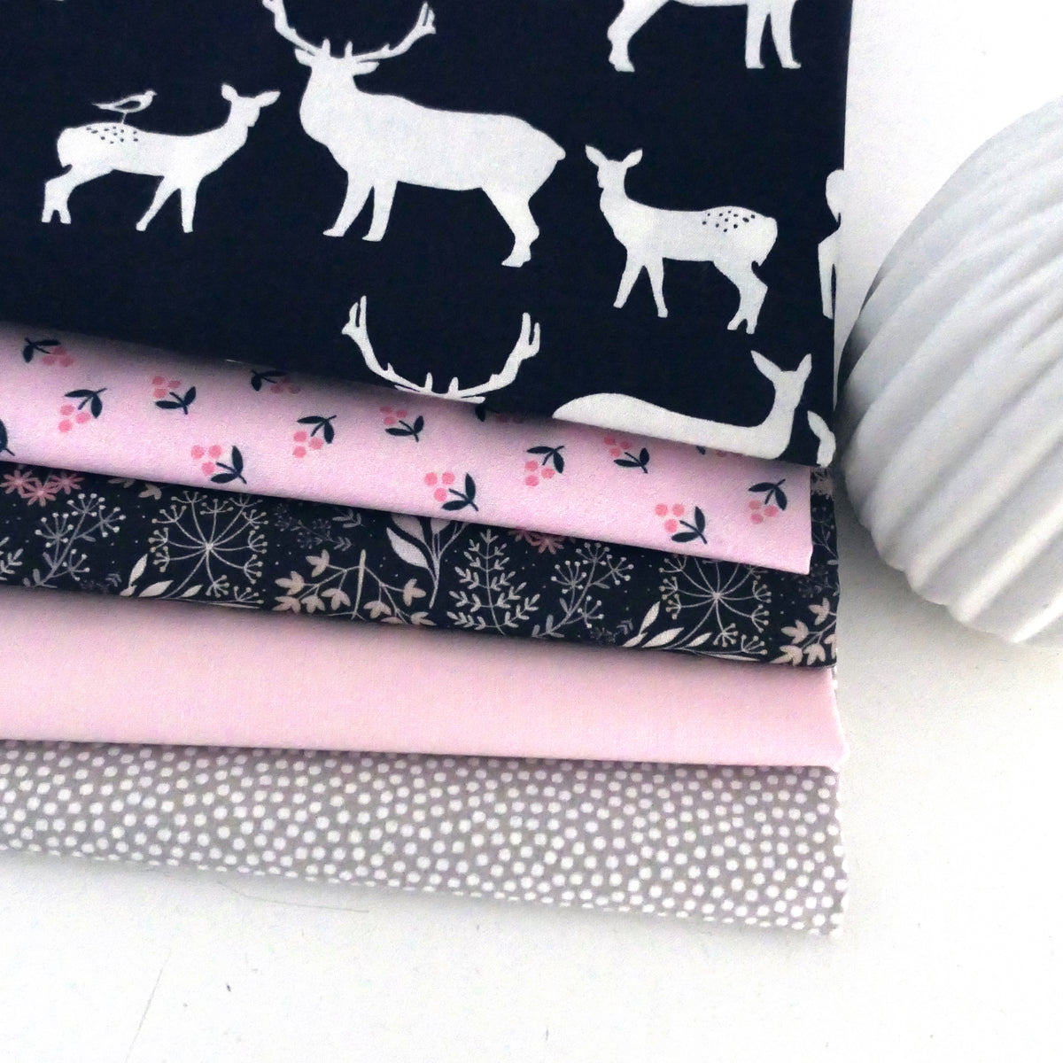Stoffpaket Baumwolle, 5 farblich passende Designs, Dolden, Punkte, Uni, Patchwork (Kopie)