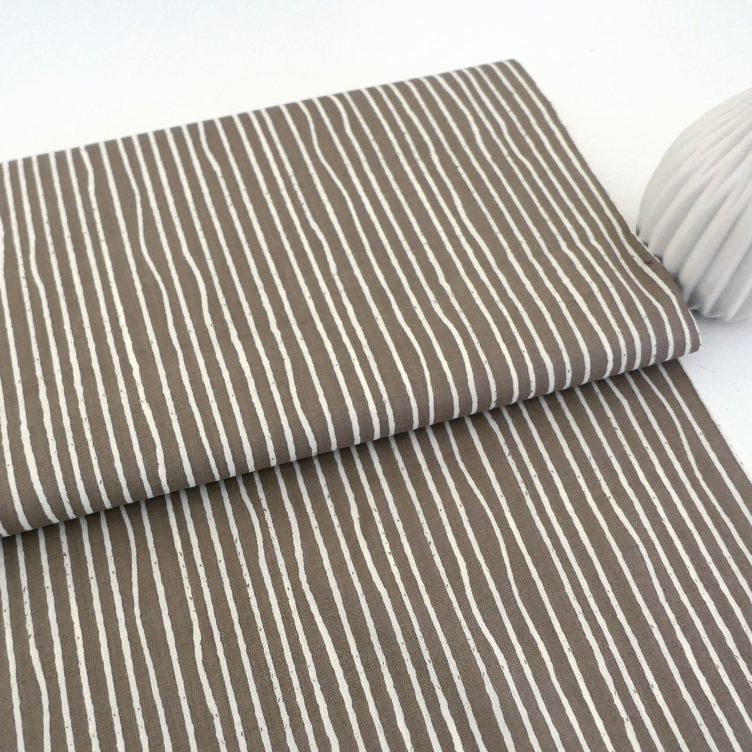 Baumwollstoff, Birch, Farm Fresh, Linien, Taupe, organic