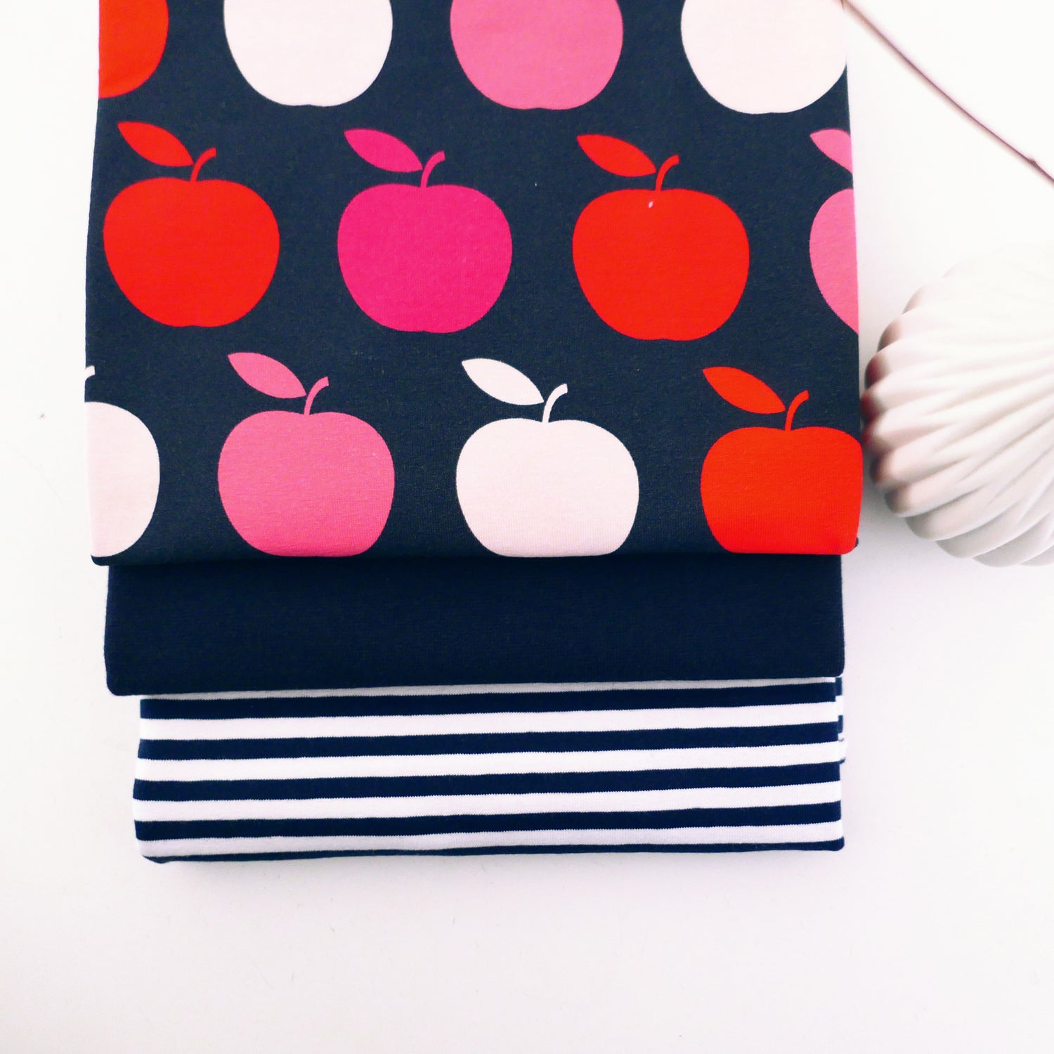 Stoffpaket Jersey, große Äpfel, Streifen Dunkelblau, 50cm Bündchen