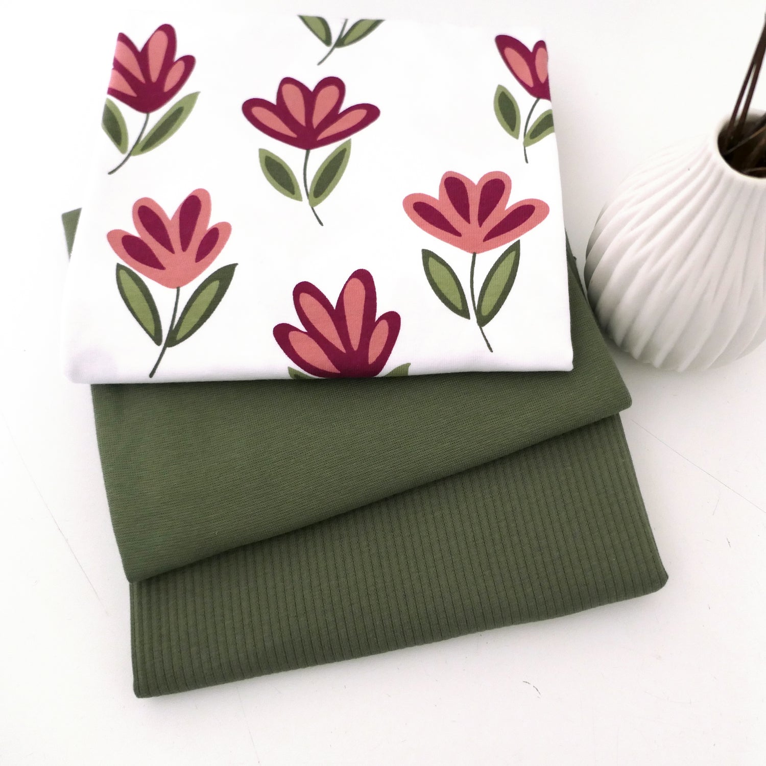 Jersey Stoffpaket, große Blumen, Ripjersey Uni und Bündchen Grün