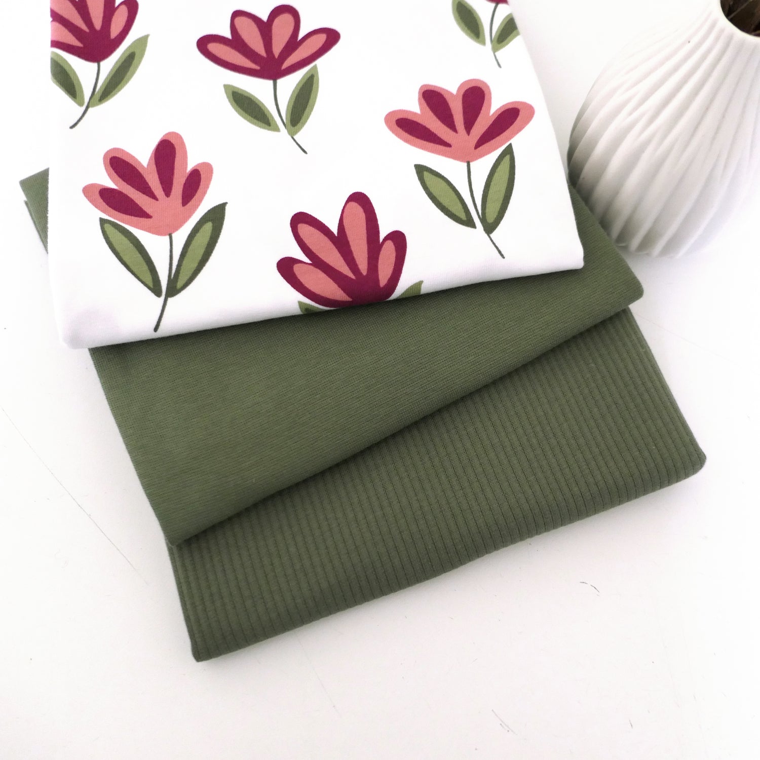 Jersey Stoffpaket, große Blumen, Ripjersey Uni und Bündchen Grün