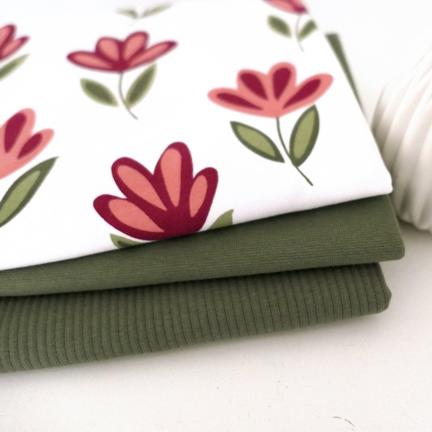 Jersey Stoffpaket, große Blumen, Ripjersey Uni und Bündchen Grün