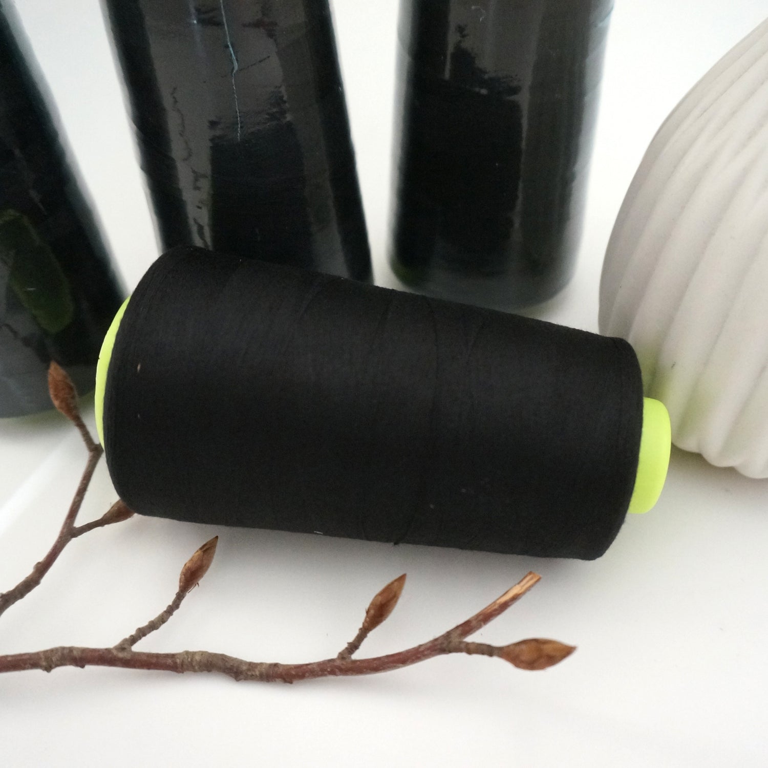 Overlock-Garn, 4 Konen, Black, Schwarz, Paket, 4 x 3000 Yards