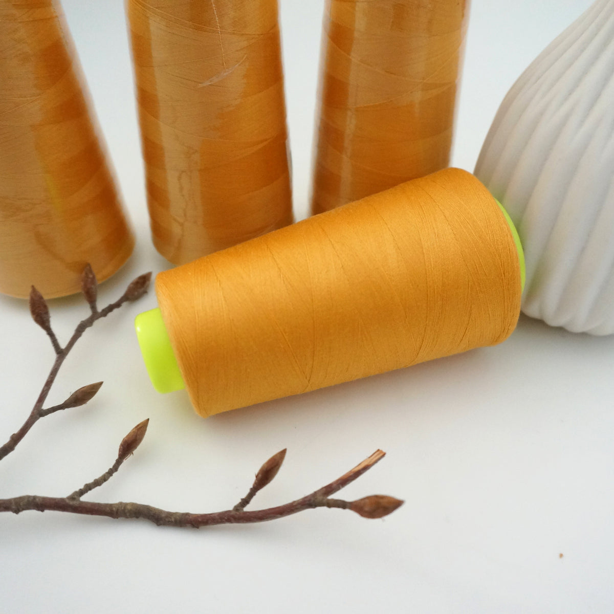 Overlock-Garn, 4 Konen, Corn (Senf), Paket, 4 x 3000 Yards