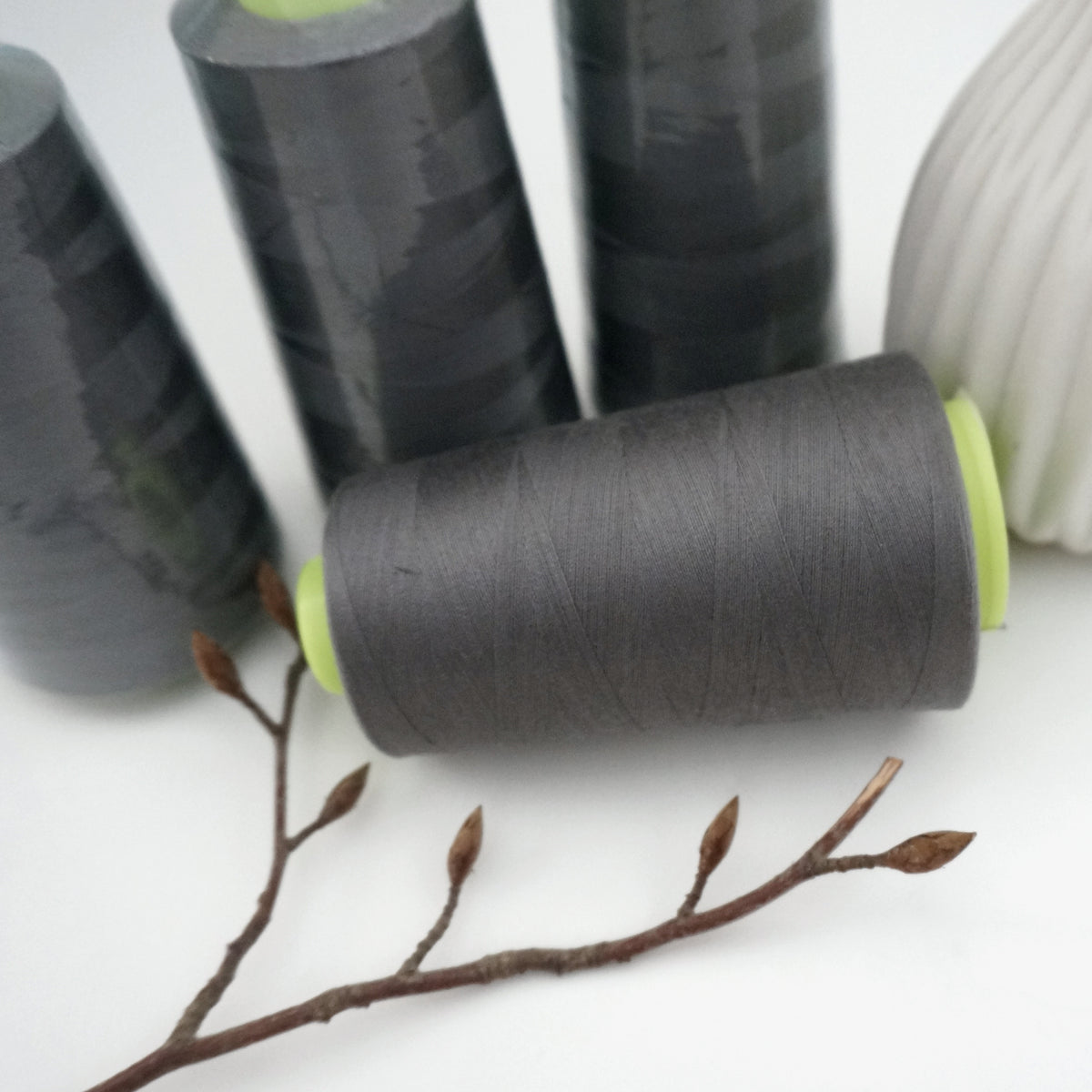 Overlock-Garn, 4 Konen, Grau (Anthrazit), Paket, 4 x 3000 Yards