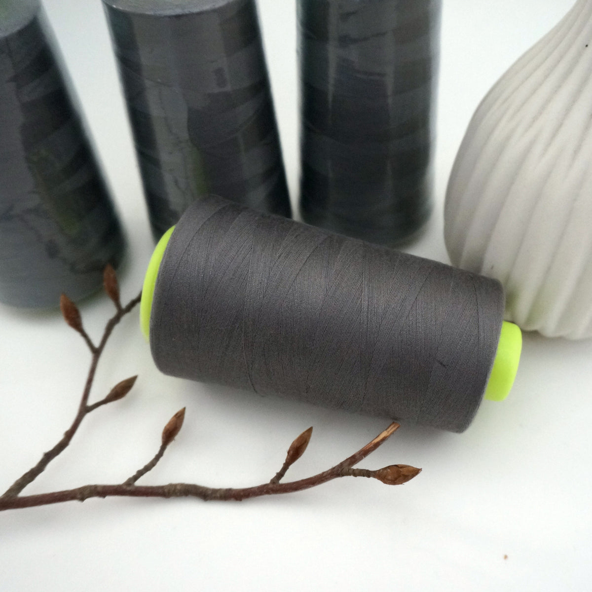 Overlock-Garn, 4 Konen, Grau (Anthrazit), Paket, 4 x 3000 Yards