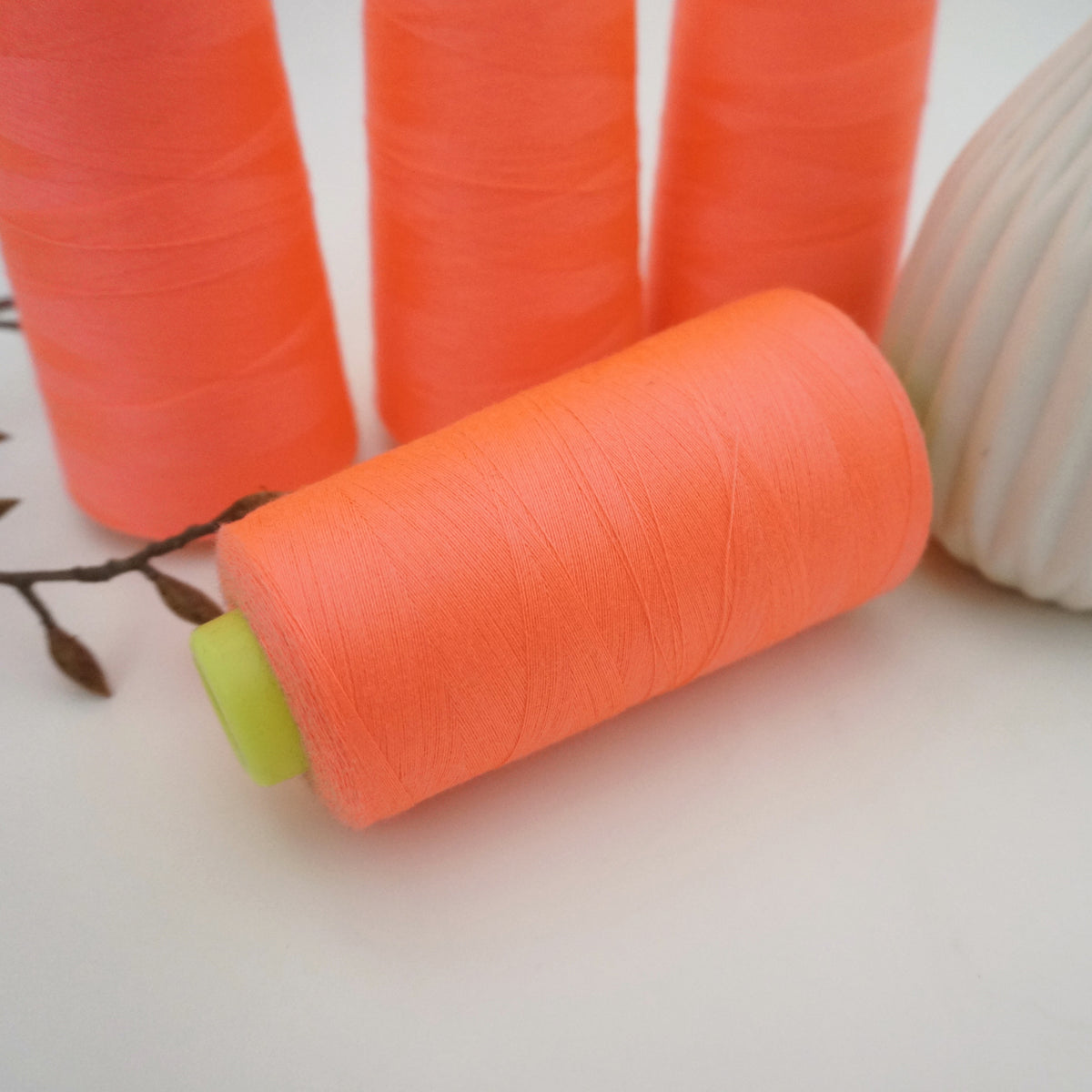 Overlock-Garn, 4 Konen, Neon-Orange, Paket, 4 x 3000 Yards