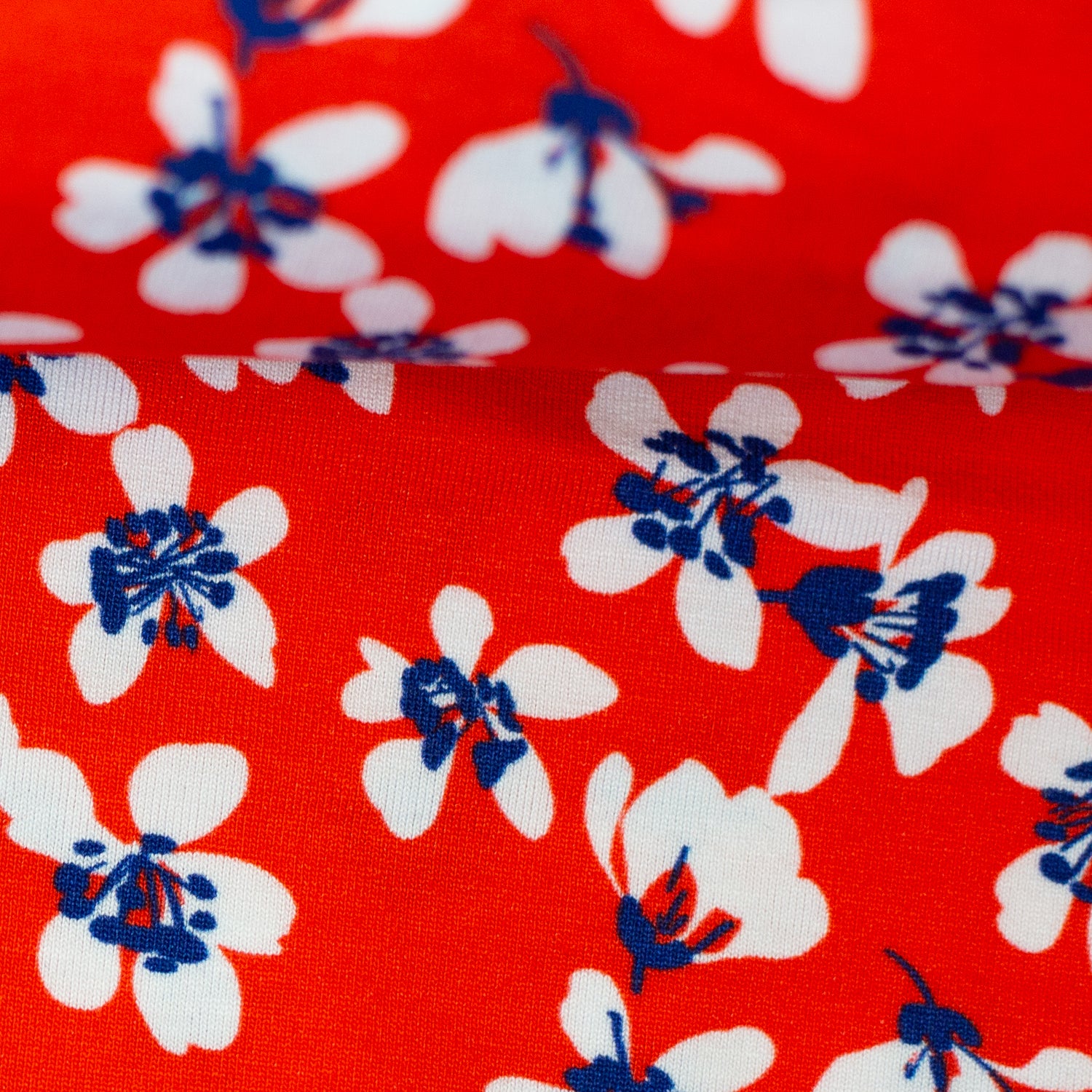 Viskosejersey, Mika, Blüten auf Rot, swafing, Meterware
